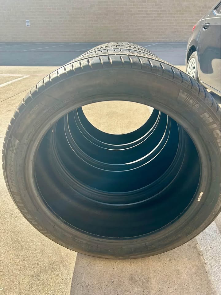 R21, 235/50R21, Michelin