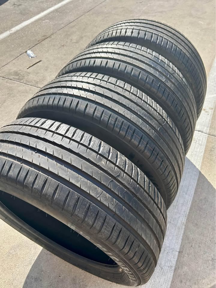 R21, 235/50R21, Michelin