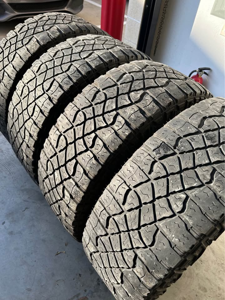R18, 325 / 65R18, Goodyear