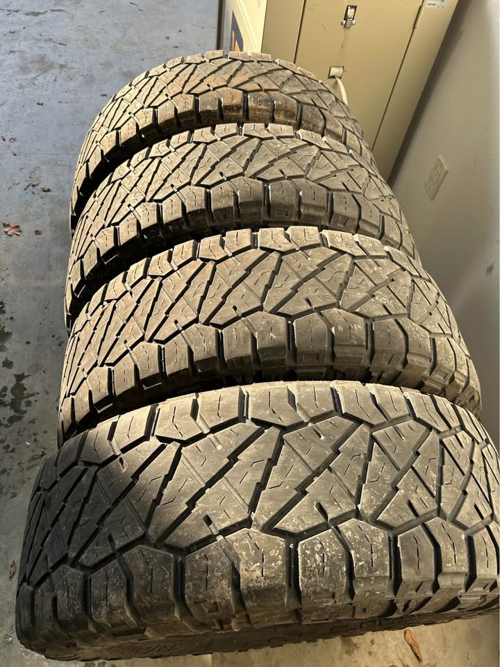 R18, 295/70R18, Nitto