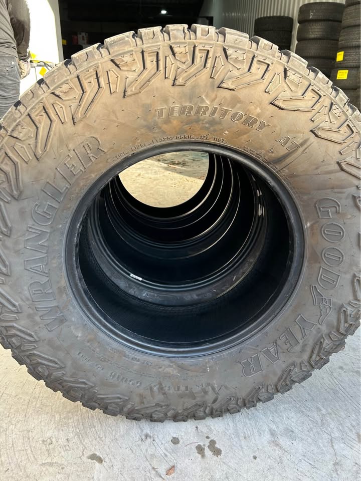 R18, 325 / 65R18, Goodyear