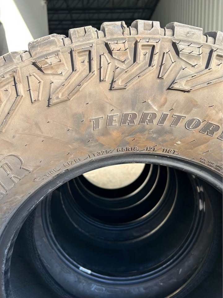 R18, 325 / 65R18, Goodyear